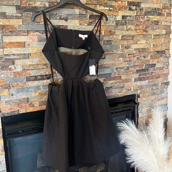 NWT Gianni Bini Cassie Textured Square Neck Sleeveless Cut Out Dress 🖤 - Picture 3 of 4